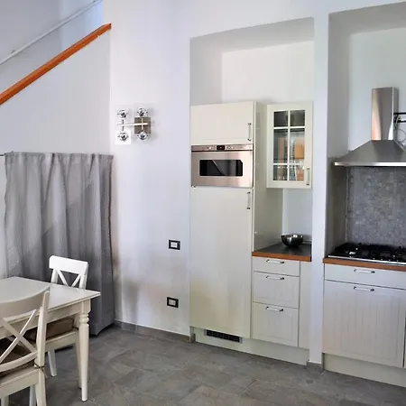 Deliziosa Sul Mare Appena Ristrutturata Vakantiehuis Pula
